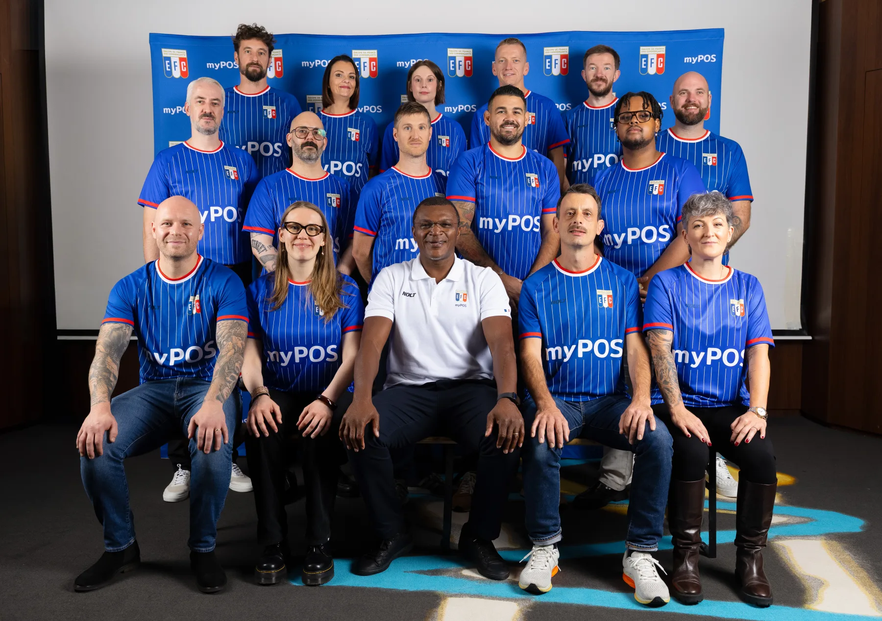 L'Équipe de France des Commerçants réunie autour de Marcel Desailly, son sélectionneur